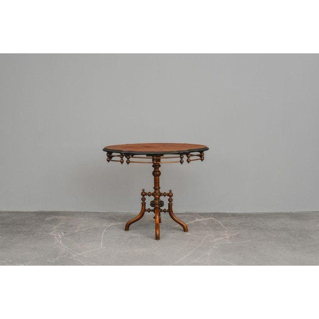 Object: Coffee table Period & Style: Biedermeier - Mid-19th century Features - Antique coffee table in exceptional design...