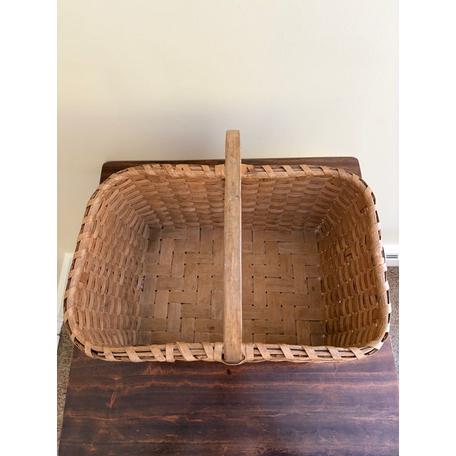 Antique Early 20th Century American Splint Oak Gathering Basket For Sale - Image 4 of 8
