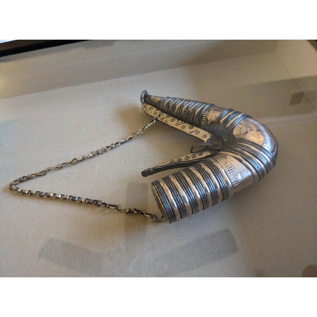 Early 20th Century Vintage Early 20th Century Metal Powder Horn From Yemen in Shadow Box Frame For Sale - Image 5 of 13