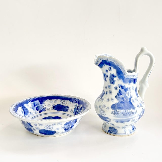 Victorian Vintage Blue and White Chinoiserie Porcelain Pitcher and Basin Set – 2 Pieces - Early 20th Century Chinese For Sale - Image 3 of 8