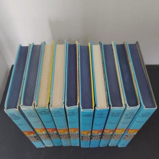 1960s the Hardy Boys Mystery Stories Collection Blue Gift Set, Series # 21-30 For Sale - Image 4 of 9