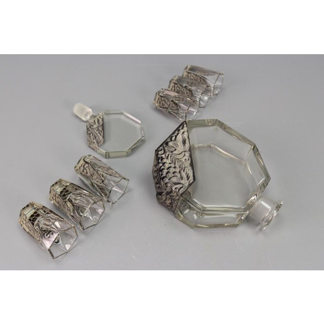 Art Deco Czech Bohemian Clear and Grey Glass Decanter Set attributed to Schlevogt & Hoffman, 1930s, Set of 7 For Sale - Image 16 of 18