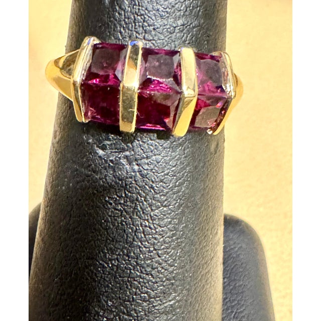 Affordable 6 Square Garnet Ring 14 Karat Yellow Gold Size 6.75 For Sale In New York - Image 6 of 18
