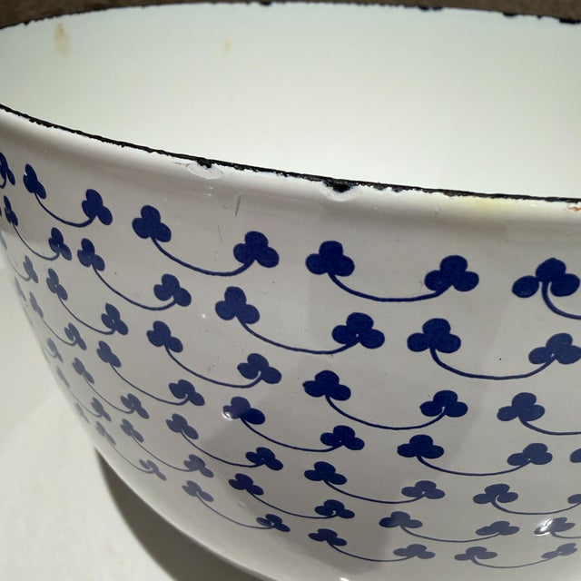 Mid-Century Modern Arabia Finland Finel Enamel Bowl Blue Clover Siniapila Kaj Franck For Sale - Image 3 of 7