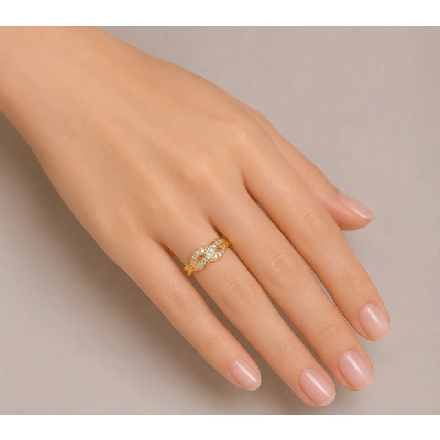 Modern 18K Yellow Gold Estate Baguette Diamond Twisted Wedding Band Ring For Sale - Image 3 of 3