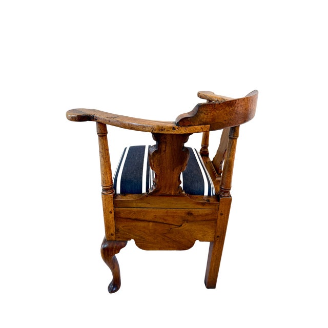American Queen Ann Style Walnut Corner Commode Chair, Circa 1740 For Sale - Image 11 of 13