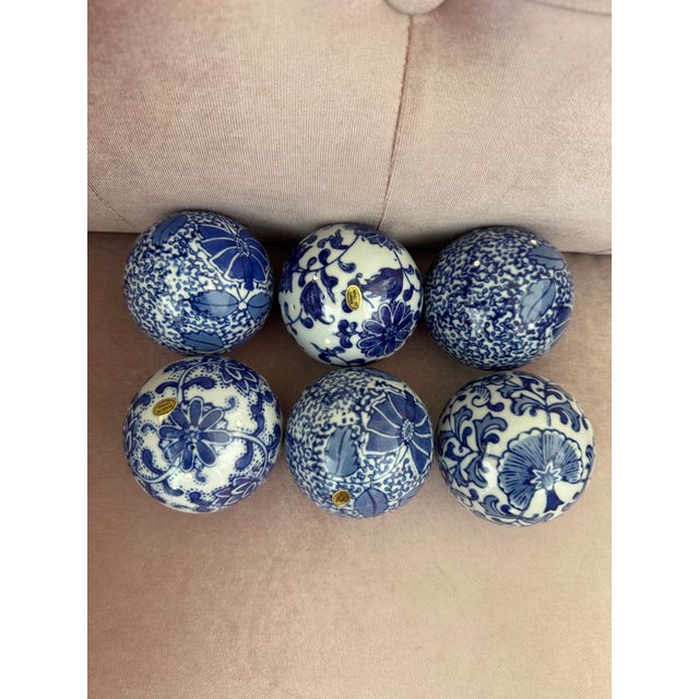 Set of 6 Blue & White Porcelain Decorative Balls – Floral Chinoiserie Design – Made in China Beautiful set of six blue and...
