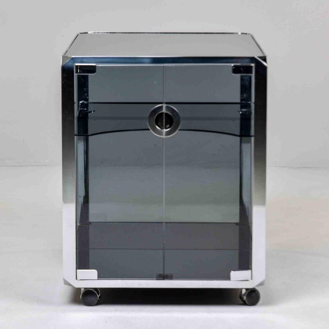 Modern Willy Rizzo Italian Smoked Glass and Chrome Rolling Bar Trolley, Circa 1970s For Sale - Image 3 of 12