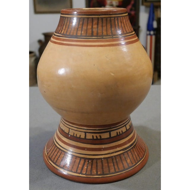 Vintage Mid 20th Century Costa Rican Pre-Columbian Style Nicoya Pottery Pataky Polychrome Anthropomorphic Head Footed Effigy Vessel For Sale - Image 4 of 6