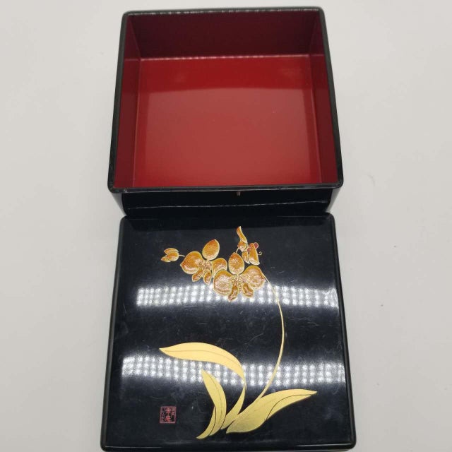 Vintage Japanese Three-Tier Lacquer Jubako Box With Orchid Makie Design For Sale - Image 12 of 12
