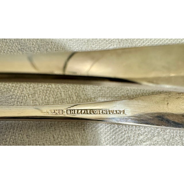 English Vintage English Silverplate Sugar Appetizer Tongs For Sale - Image 3 of 3