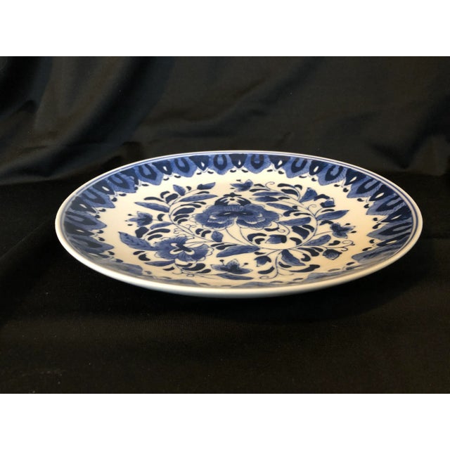 Asian Style Blue & White Floral Design 10.25”d Platen For Sale - Image 4 of 6