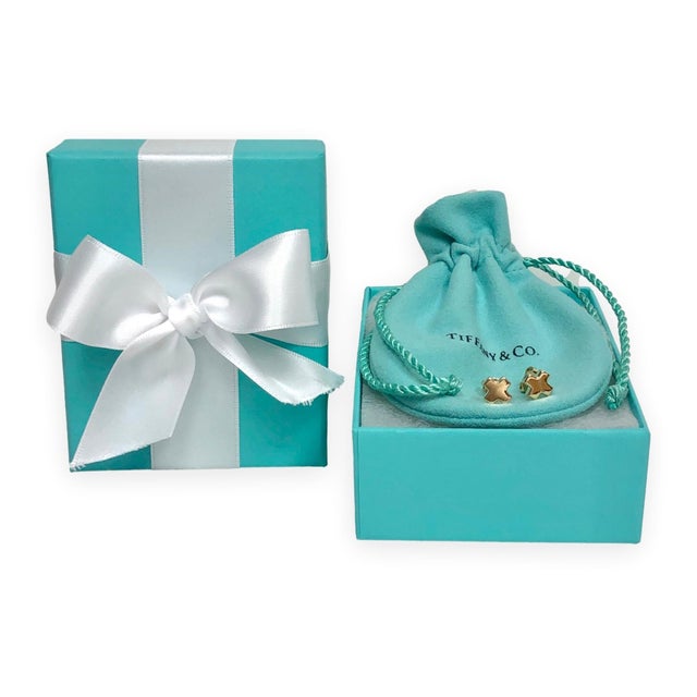 Mid 20th Century Pair of Tiffany & Co. Vintage 18k Yellow Gold Swiss Cross Studs Earrings 7.8mm X 2.6mm For Sale - Image 10 of 10