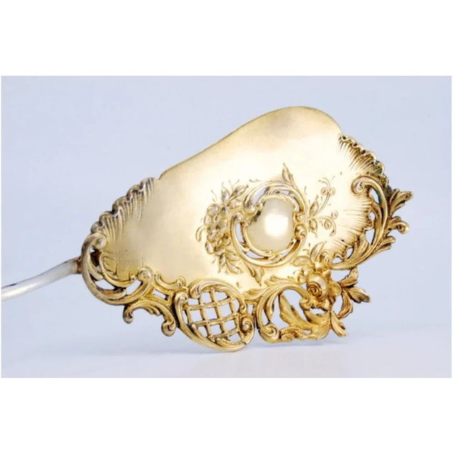 Silver Cake Shovel in Gilded Silver and Cut Out with Shells For Sale - Image 8 of 9