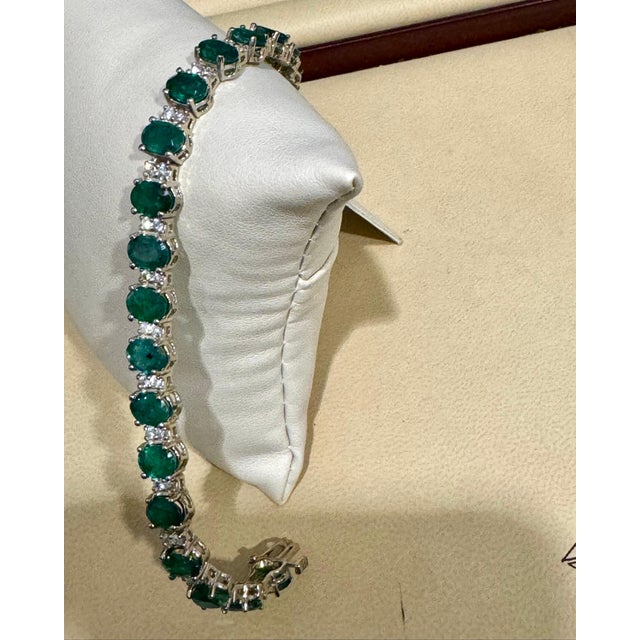 Emerald 21 Carat Emerald 1.6 Carat Diamond Tennis Bracelet 14 Karat White Gold For Sale - Image 8 of 18