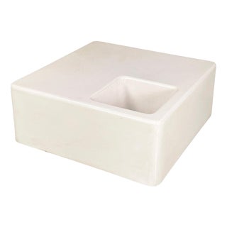 Italian Space Age White Fiberglass Coffee Table with Vase Holder, 1970s For Sale