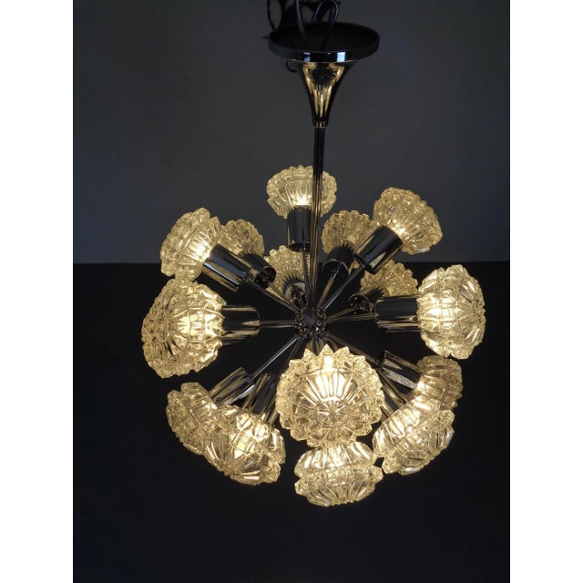 Metal Large Space Age Sputnik Ceiling Lamp with 18 Glasses by Richard Essig, 1960s For Sale - Image 7 of 18
