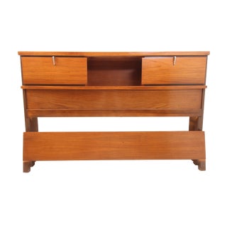 Mid-Century Modern Johnson Carper "Fashion Trend" Headboard and Footboard For Sale