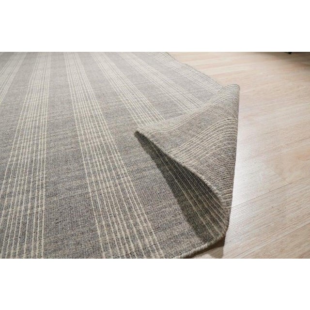 10x14 Gray Flat Weave Wool Subtle Plaid Texture Geometric Modern Carpet Rug For Sale - Image 4 of 7