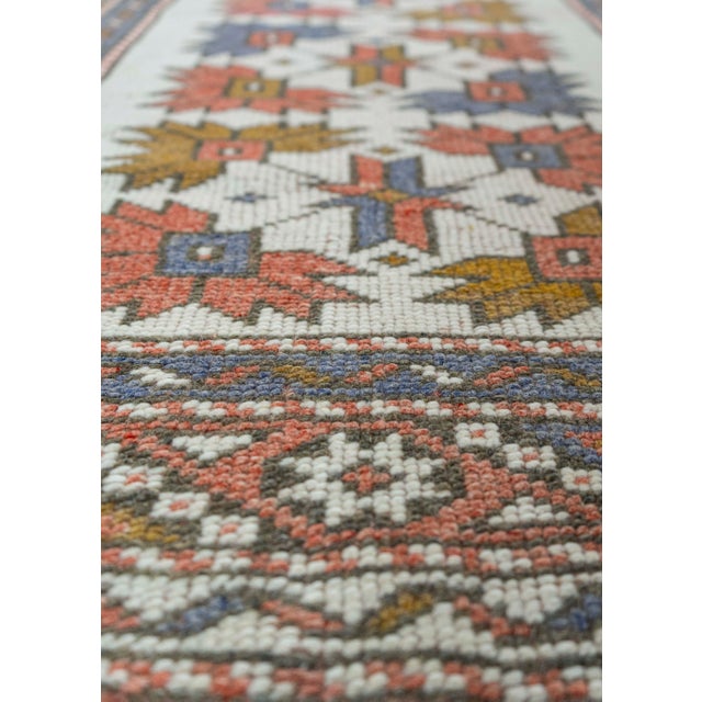 Turkish Turkish Vintage Rug 3' x 7'10" #20682 For Sale - Image 3 of 8