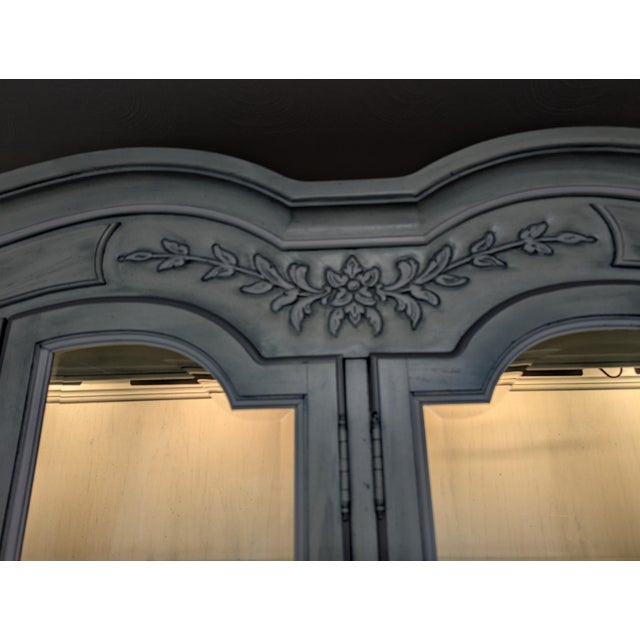 1990s 1990s Thomasville French Country Lighted China Cabinet For Sale - Image 5 of 9