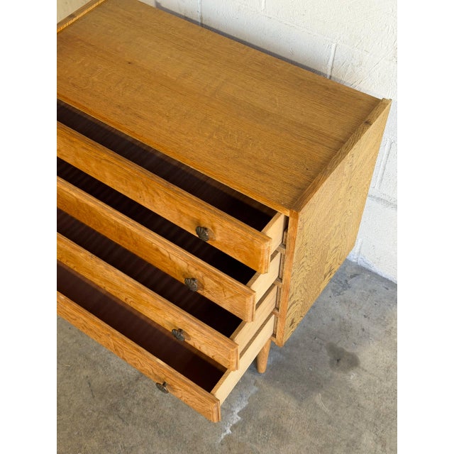 Vintage Small Oak Dresser With 4 Drawers Sunburst Knobs and Tapered Legs Denmark 1960s For Sale - Image 4 of 12