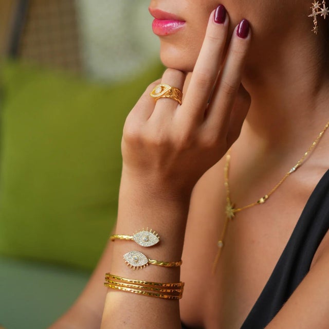 Discover the perfect balance of simplicity and sophistication with the Trio Minimalist Elegant Gold Cuff Bracelet. Crafted...