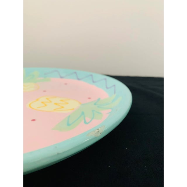 Bubble Gum Vintage Susan Painter’ Pink Pie Cake Dish Plate Serving Platter Pottery ‘Pineapples Design Studio Artist Signed For Sale - Image 8 of 10