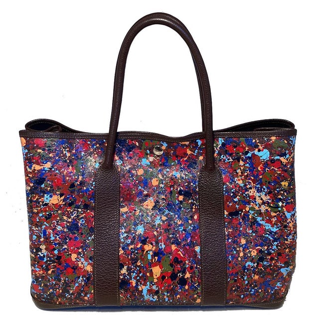 Hermes Hand Painted Garden Party 35 Tote in good condition. Navy canvas hand painted exterior with brown leather trim and...