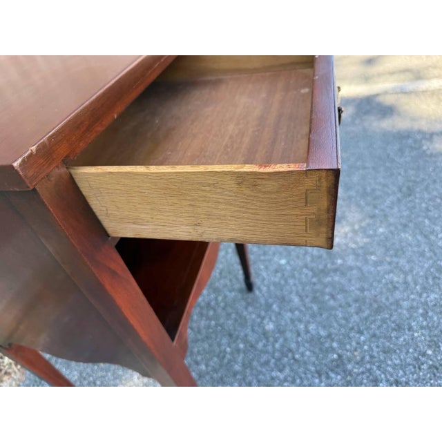 Brown Early 20th Century Federal Style Mahogany Inlaid End Side Table. For Sale - Image 8 of 13