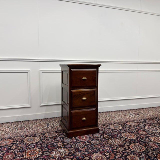 English Chest of Drawers in Wood For Sale - Image 10 of 10