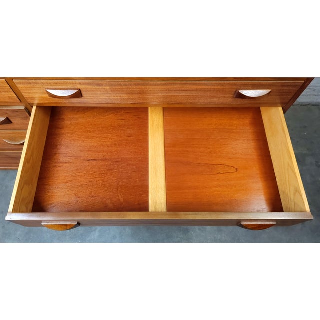 1960s Elegant Restored Mid Century Modern Long Low 8 Drawer Dresser Hi-End Walnut For Sale - Image 13 of 16
