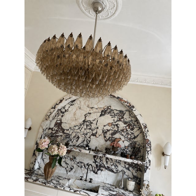 Large Murano Chandelier with Sand Colored Prisms in the style of Carlo Scarpa For Sale - Image 3 of 9