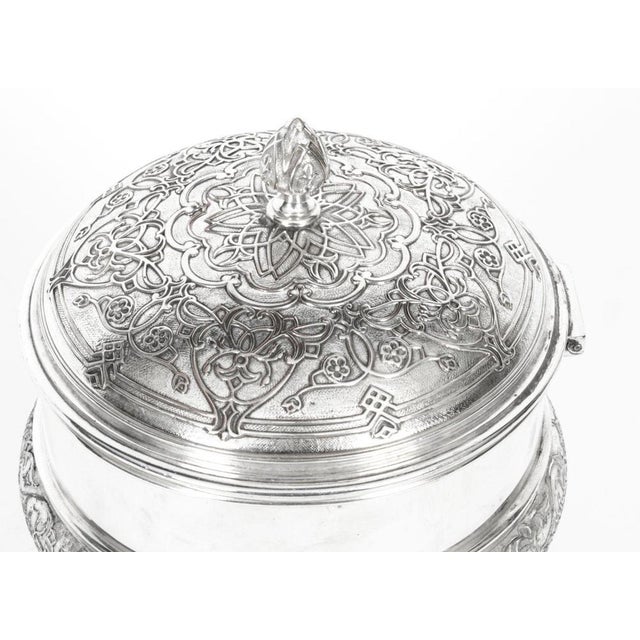 19th Century Silver Plate Drum Biscuit Box from Elkington & Co For Sale - Image 3 of 18