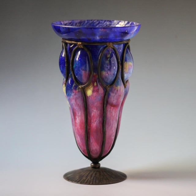 1920s French Art Deco Schneider Mottled Cobalt Glass Vase in Wrought Iron Mount, 1920s For Sale - Image 5 of 9