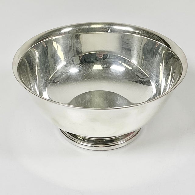 Vintage Home is pleased to offer this footed Silverplate Paul Revere style Serving Bowl. The classic Americana style is...