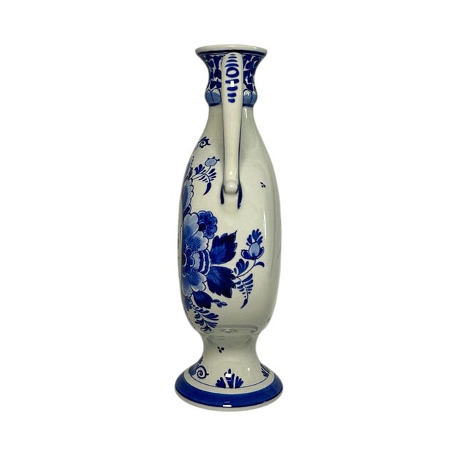 Vintage Hand-Painted Floral Handled Vase by M.W. Verdoold for Royal Delft, 1975 For Sale - Image 4 of 8