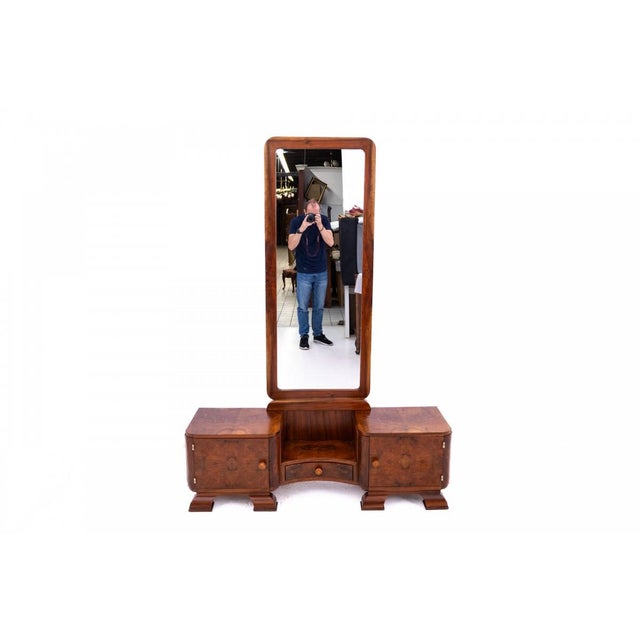 Art Deco dressing table from the 1940s, Poland. In very good condition, after professional renovation. Dimensions: height...