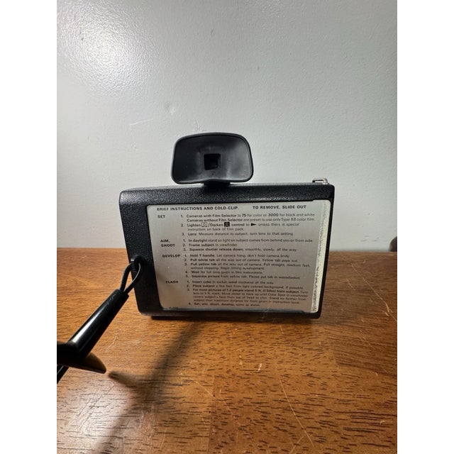 1970s Vintage Polaroid Square Shooter 2 Instant Land Camera Case Flashbar 1970s For Sale - Image 5 of 13
