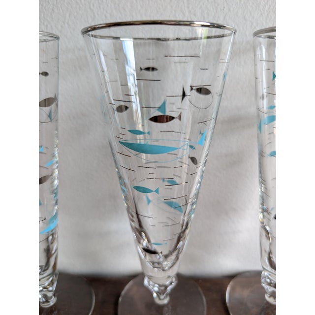 Mid-Century Modern Vintage Mediterranean Atomic Fish Pilsner Glasses by Libbey ~ Set of 8 ~ Mid-Century Modern, Aqua Blue and Black With Platinum Trim For Sale - Image 3 of 15