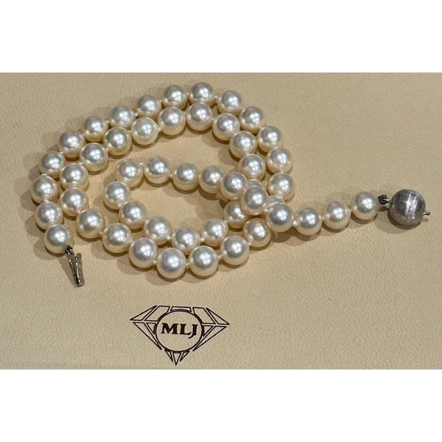 Early 21st Century Vintage Cultured Akoya Pearl Necklace Length 18" , 18 Karat White Gold Clasp For Sale - Image 5 of 18