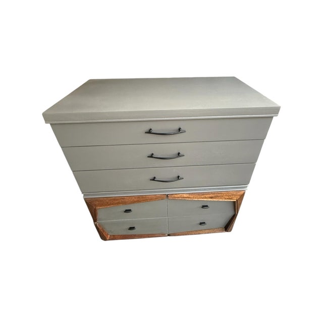 Vintage United Furniture Corp. Two-Piece Mid-Century Dresser Set With Sculptural Wood Trim For Sale - Image 11 of 13