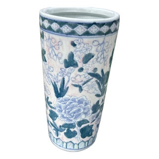 Vintage Blue and White Chinoiserie Porcelain Hand-Painted Floral Umbrella Stand For Sale