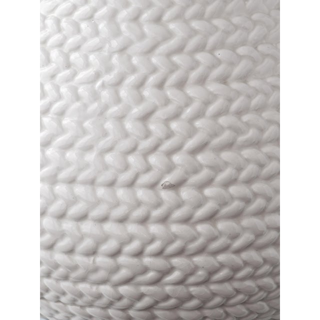 White Faux Rattan Basketweave Table Lamp in White Ceramic from Manises, 1960s For Sale - Image 8 of 12