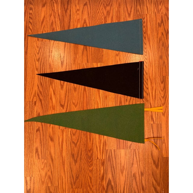 Vintage Americana Felt Flag Pennants New York & Chicago Decorative Objects, Set of 3 For Sale - Image 11 of 11