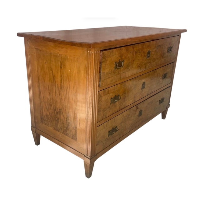 Brown Italian Neoclassical Burl Wood Three-Drawer Dresser - 18th Century For Sale - Image 8 of 11
