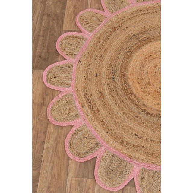 Light Pink Light Pink Round Jute Scallop Rug - 3'x3' For Sale - Image 8 of 10