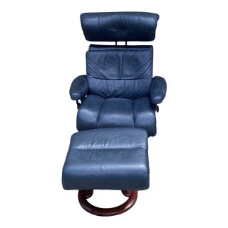 Late 20th Century Ekornes Stressless Navy Blue Leather Chair and Ottoman Set - 2 Pieces For Sale