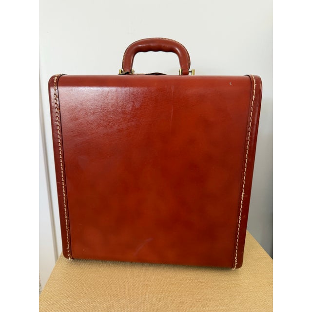 Mid-Century Modern Rare Vintage 1940's Mad-Men Style Maximillian Leather Portable Bar Suitcase Complete With Original Glasses and Shaker For Sale - Image 3 of 11