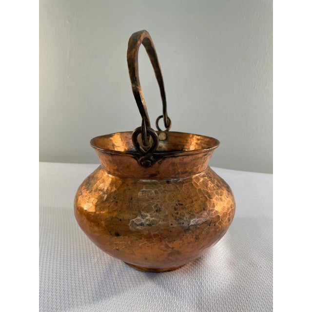 Mid 20th Century Mid 20th Century Hammered Copper Cachepot or Bucket With Handle For Sale - Image 5 of 13
